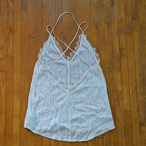 White lace trimmed tank - Picture 2 of 3